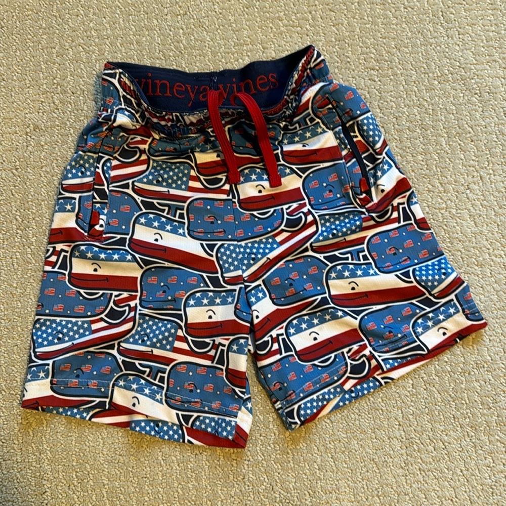 Vineyard vines American flag shorts
